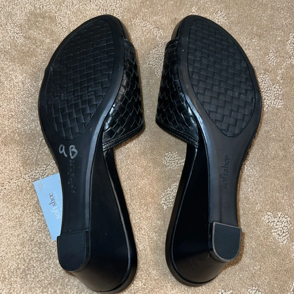 NWT SoftShoe by Medicus Black Slip on Sandal, 11M